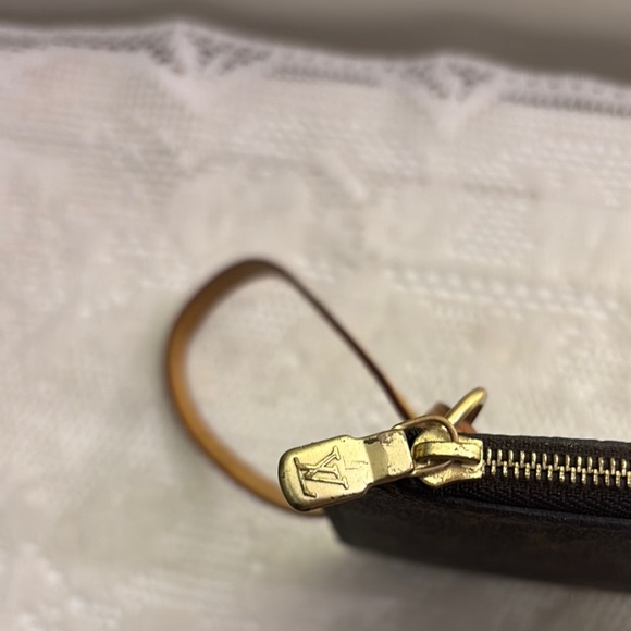 Louis Vuitton Monogram Bag Insert Wristlet - Picture 6 of 9
